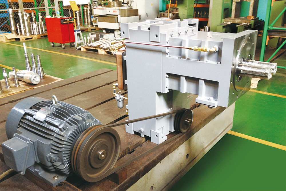 Gearbox for Counter-rotating Conical Twin Screw Extruders