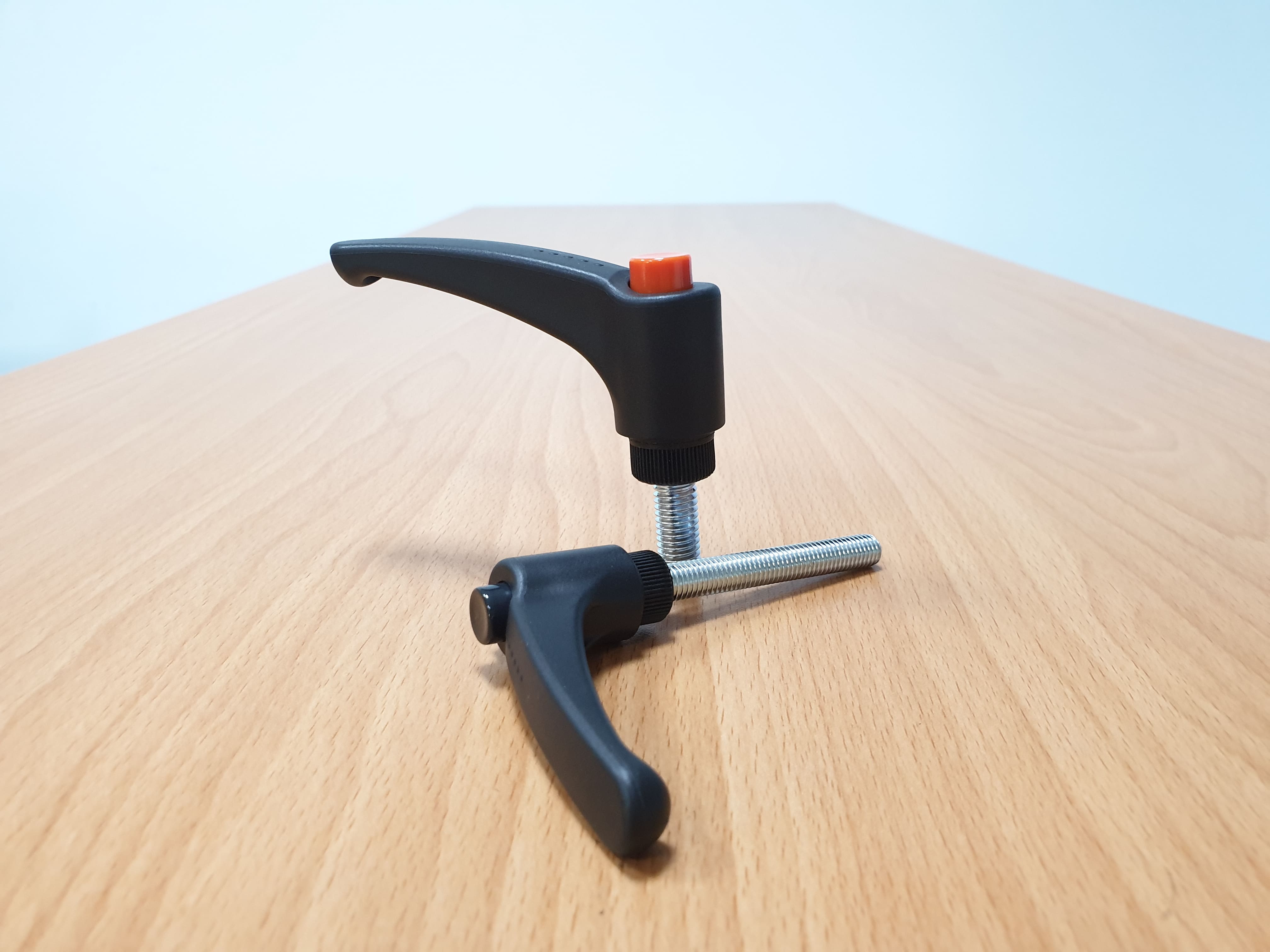 Adjustable handle