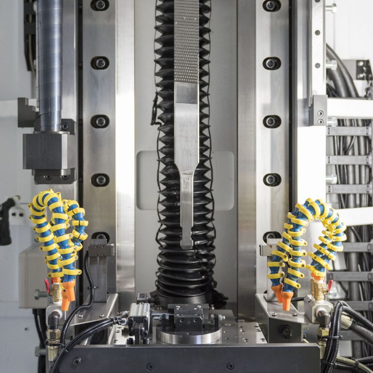Servo table-up broaching machine: An example of door closer piston broaching 8 ton-CHU-0813