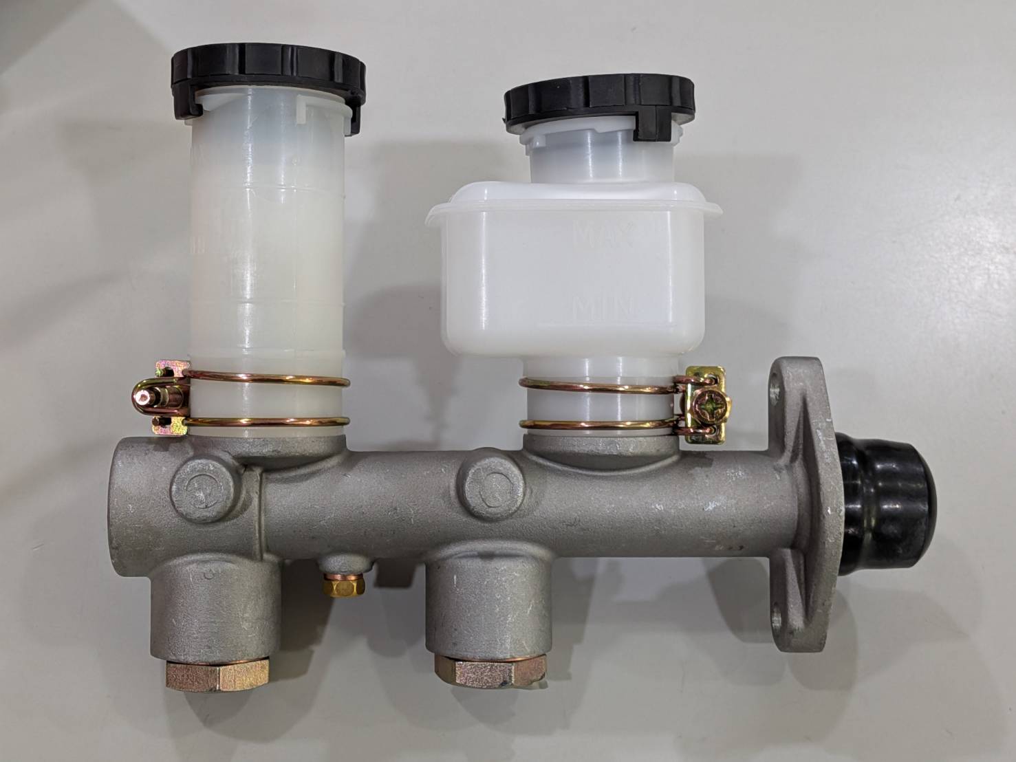 汽車剎車總泵總成 ／ 煞車主缸 (OEM 46010-U0206)-46010-U0206