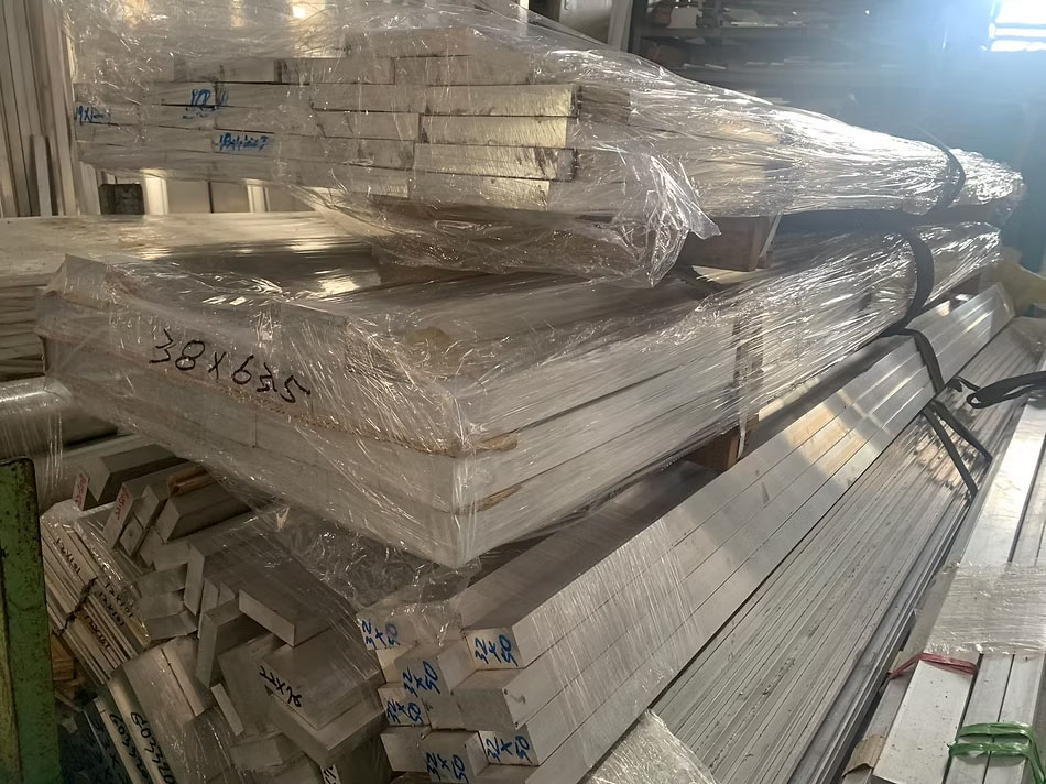 Aluminum alloys: square bars, square tubes, flat bars, flat tubes, round bars